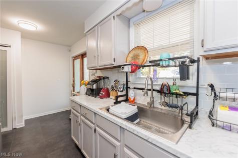 2449 E 38th Street Lorain OH 44055