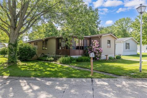 4 Overland Drive Olmsted Twp OH 44138
