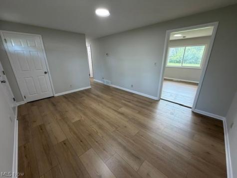 823 Stanford Avenue Elyria OH 44035
