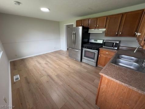 823 Stanford Avenue Elyria OH 44035