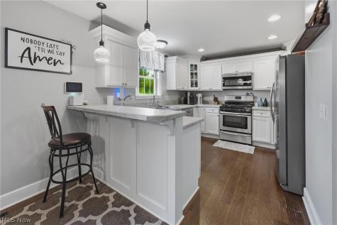 5852 Sky Ridge Avenue NE Louisville OH 44641