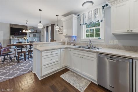 5852 Sky Ridge Avenue NE Louisville OH 44641
