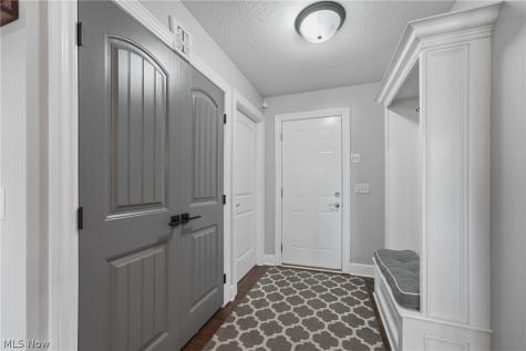 5852 Sky Ridge Avenue NE Louisville OH 44641