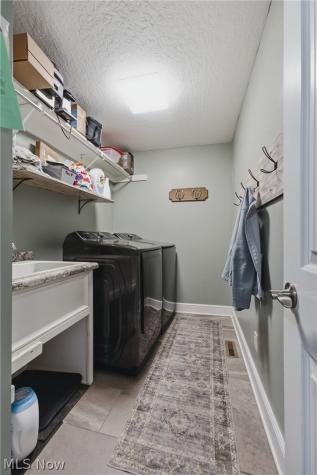 5852 Sky Ridge Avenue NE Louisville OH 44641