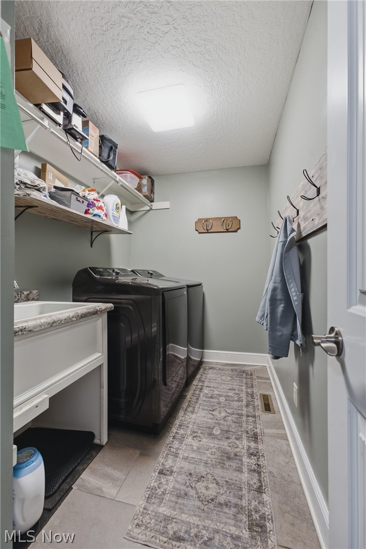 5852 Sky Ridge Avenue NE Louisville OH 44641