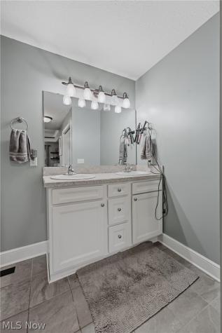 5852 Sky Ridge Avenue NE Louisville OH 44641