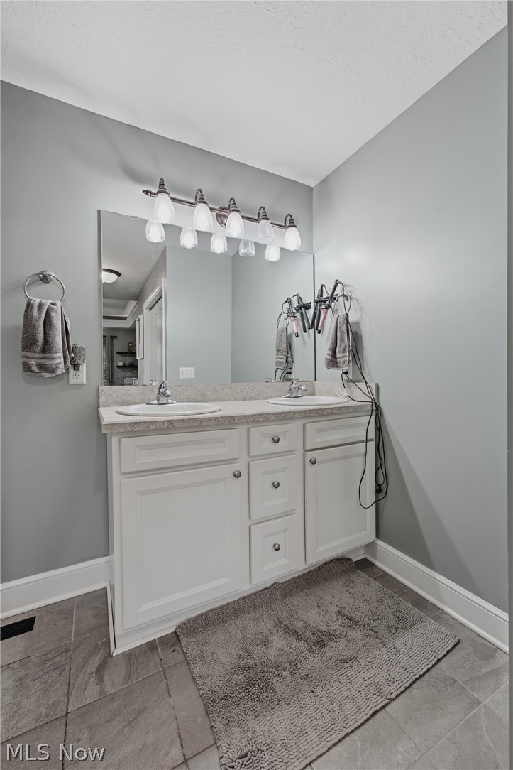 5852 Sky Ridge Avenue NE Louisville OH 44641