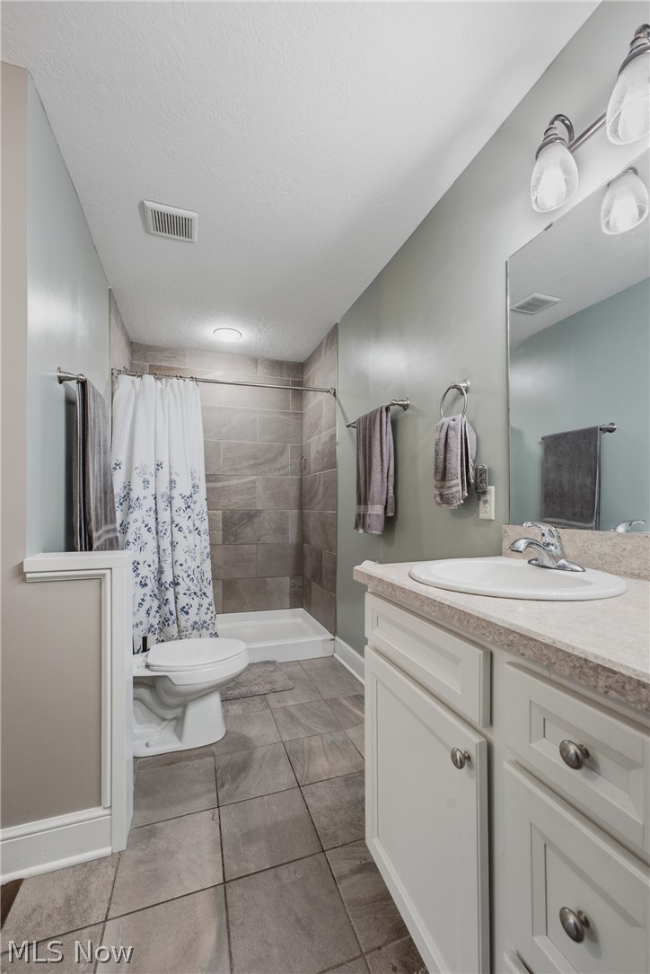5852 Sky Ridge Avenue NE Louisville OH 44641