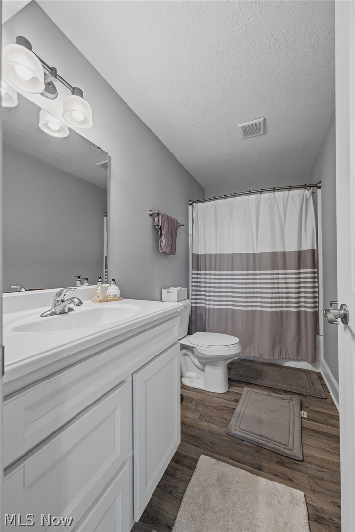 5852 Sky Ridge Avenue NE Louisville OH 44641