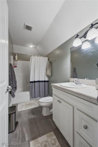 5852 Sky Ridge Avenue NE Louisville OH 44641