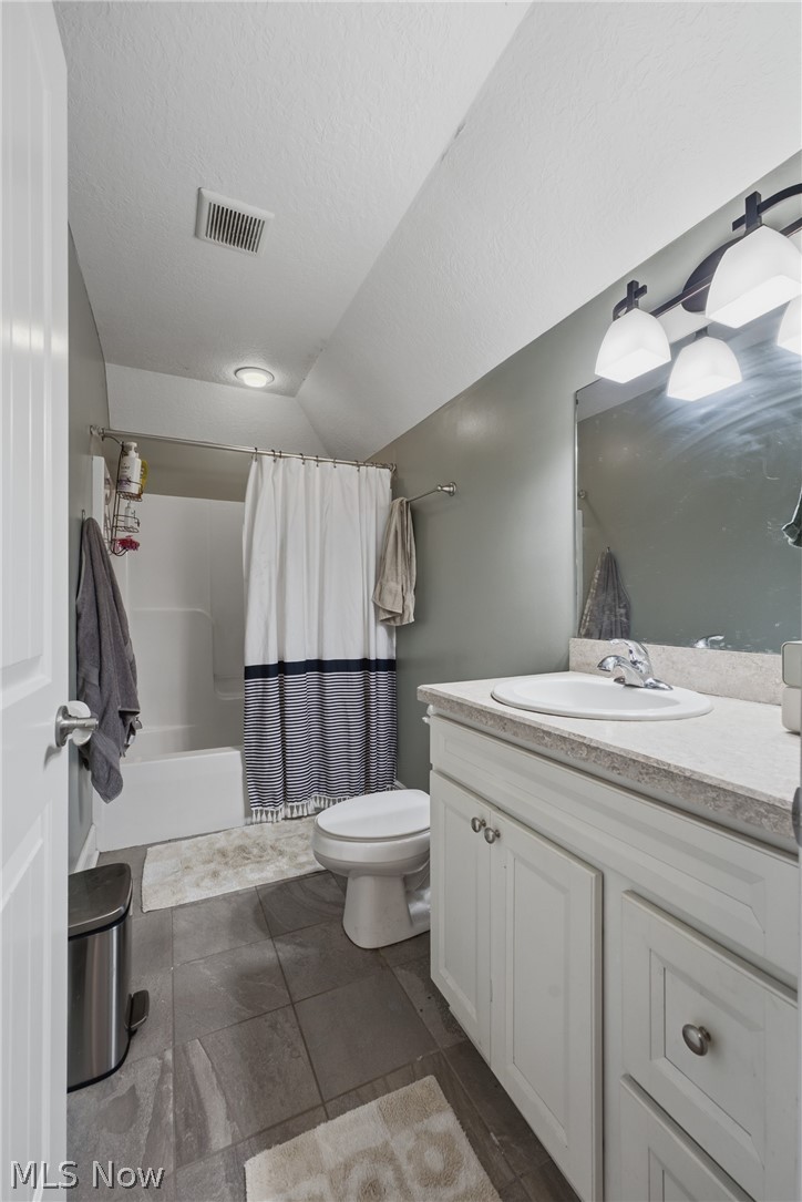 5852 Sky Ridge Avenue NE Louisville OH 44641