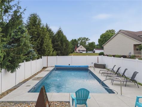 5852 Sky Ridge Avenue NE Louisville OH 44641