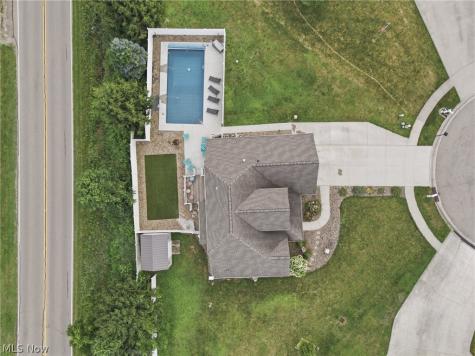 5852 Sky Ridge Avenue NE Louisville OH 44641