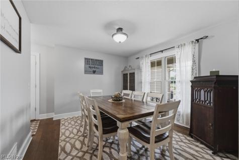 5852 Sky Ridge Avenue NE Louisville OH 44641