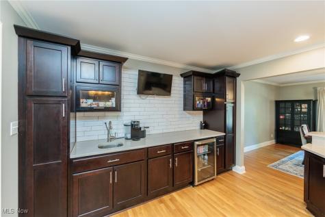 30334 Manhasset Drive Bay Village OH 44140