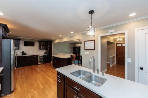 30334 Manhasset Drive Bay Village OH 44140