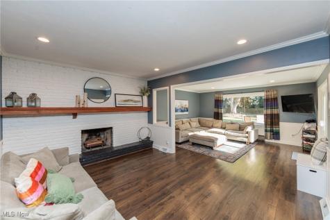 30334 Manhasset Drive Bay Village OH 44140
