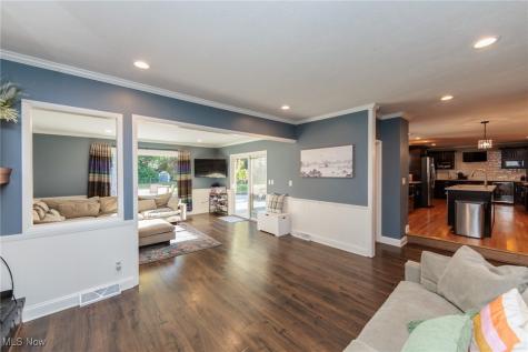 30334 Manhasset Drive Bay Village OH 44140