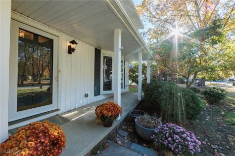 30334 Manhasset Drive Bay Village OH 44140