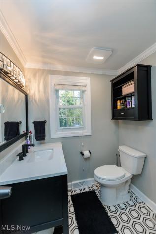 30334 Manhasset Drive Bay Village OH 44140