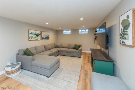 30334 Manhasset Drive Bay Village OH 44140