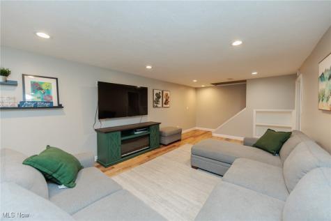 30334 Manhasset Drive Bay Village OH 44140