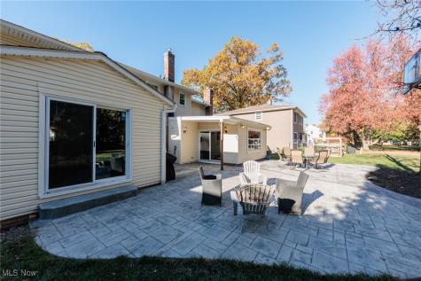 30334 Manhasset Drive Bay Village OH 44140