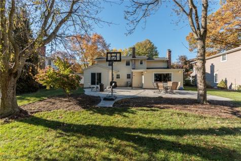 30334 Manhasset Drive Bay Village OH 44140