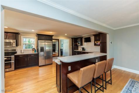 30334 Manhasset Drive Bay Village OH 44140