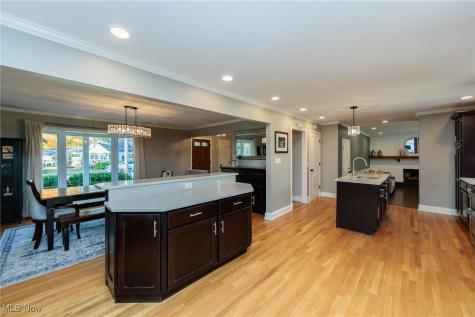 30334 Manhasset Drive Bay Village OH 44140