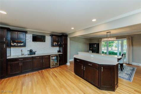 30334 Manhasset Drive Bay Village OH 44140