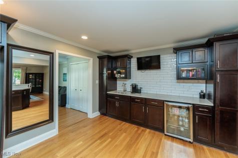 30334 Manhasset Drive Bay Village OH 44140