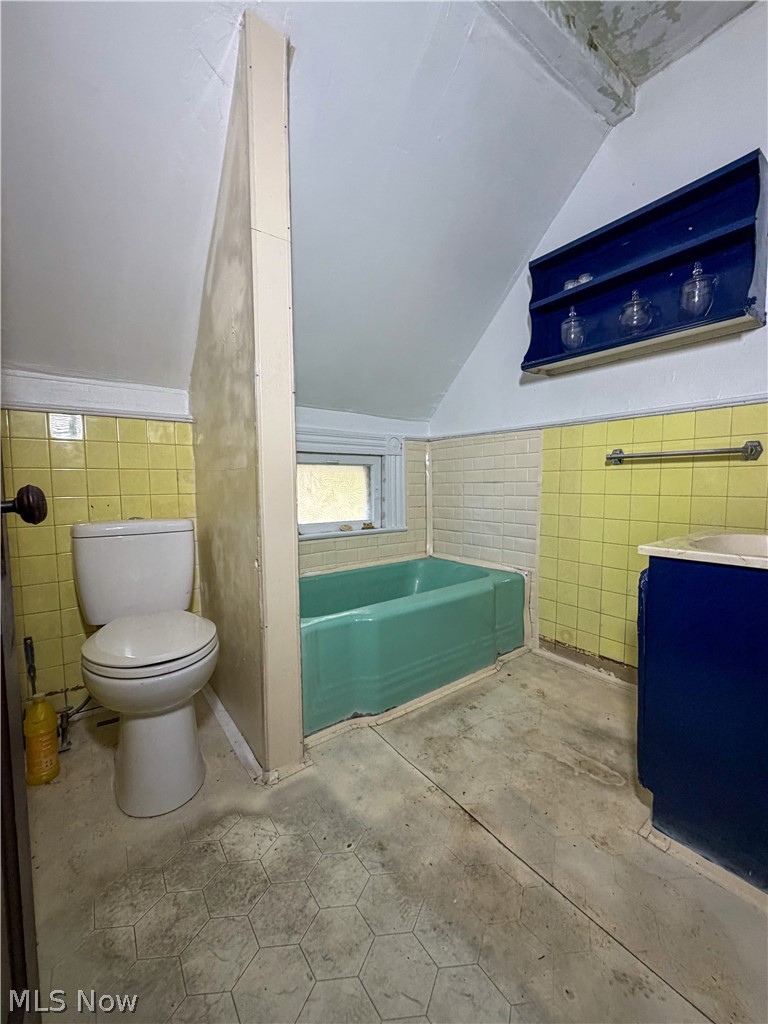 855 Adams Avenue NW Warren OH 44483