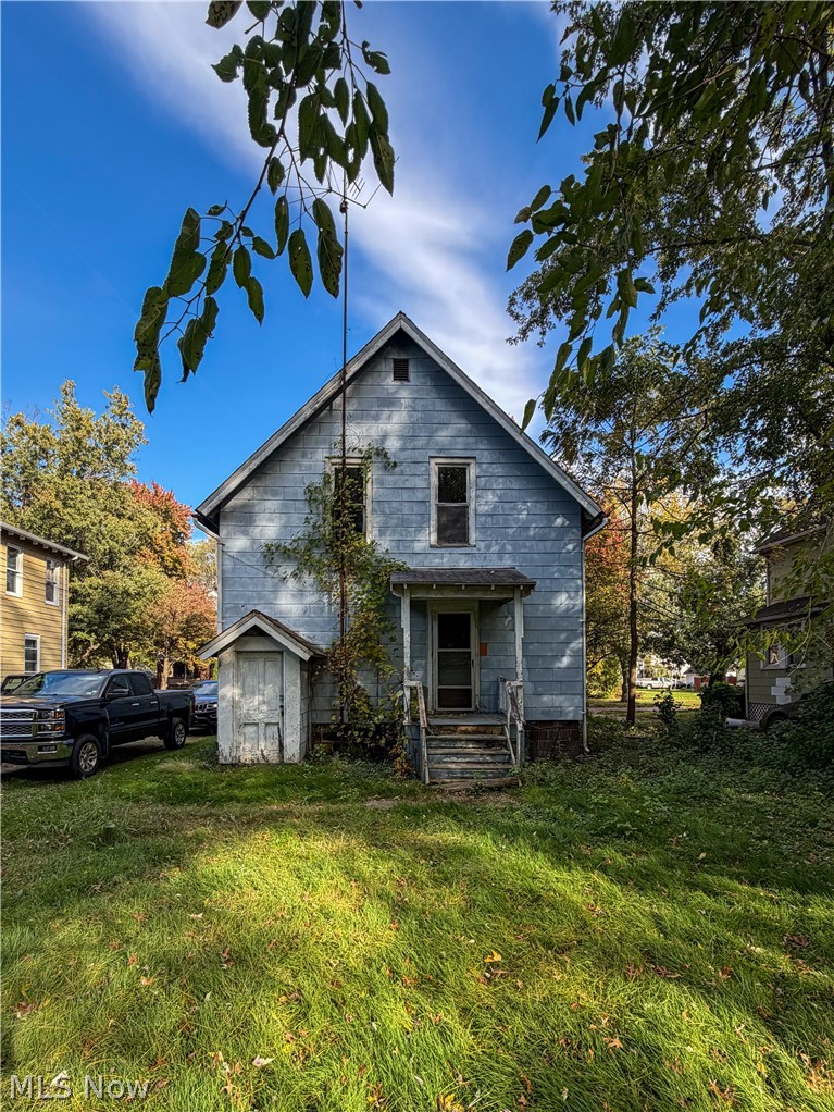 855 Adams Avenue NW Warren OH 44483