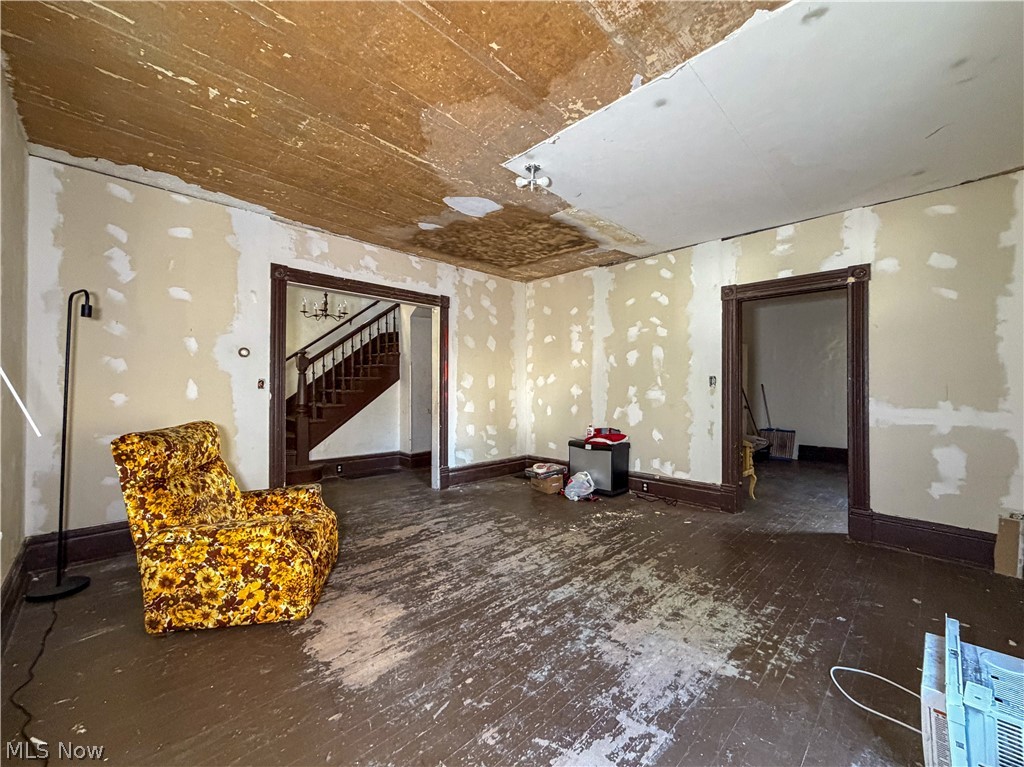 855 Adams Avenue NW Warren OH 44483