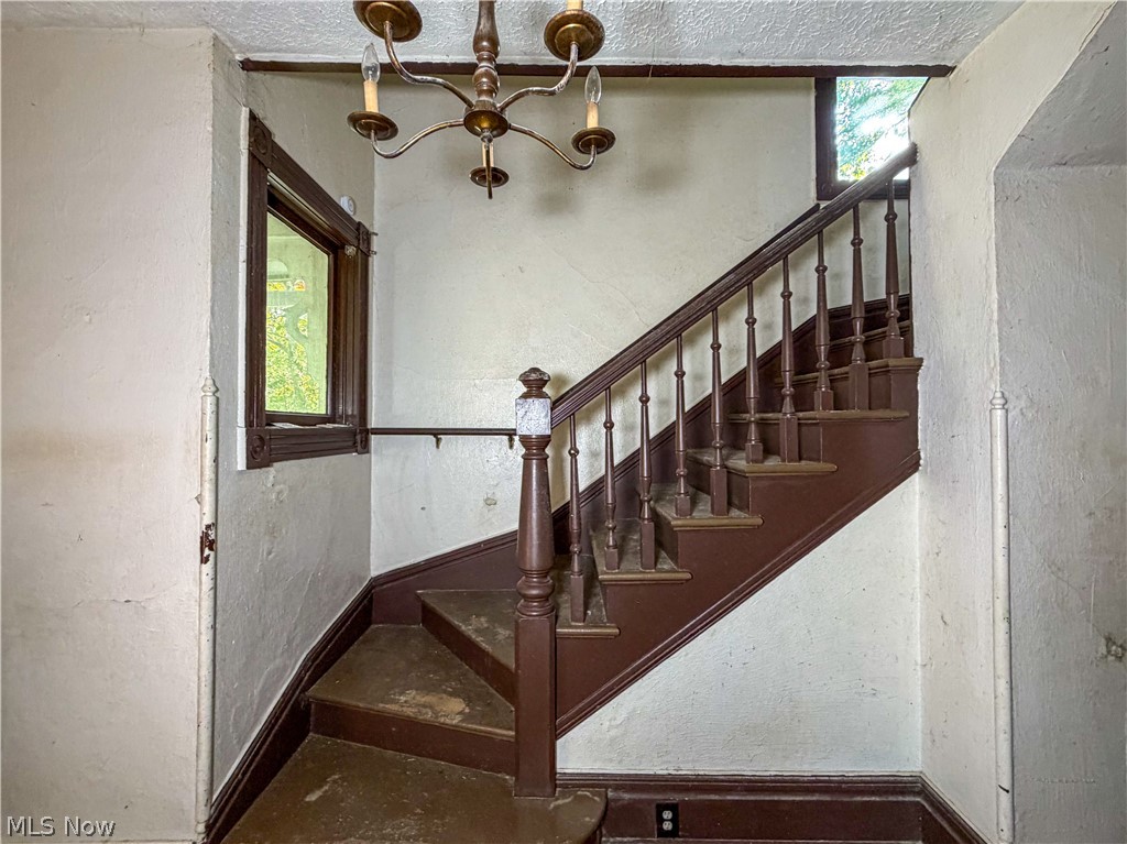 855 Adams Avenue NW Warren OH 44483