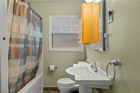 2353 Chestnut Boulevard Cuyahoga Falls OH 44223