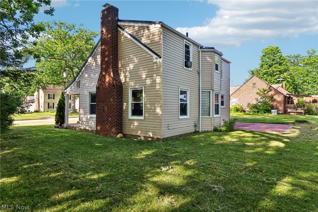 1824 Edgewood Street NE Warren OH 44483
