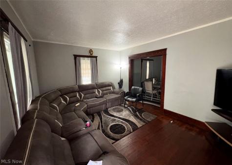 847 Carlysle Street Akron OH 44310