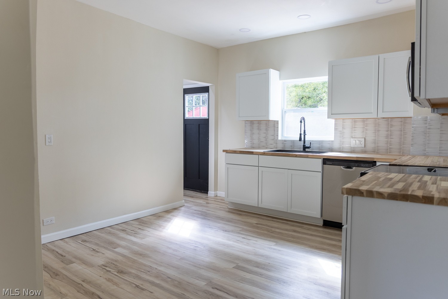 1645 Larchmont Avenue NE Warren OH 44483