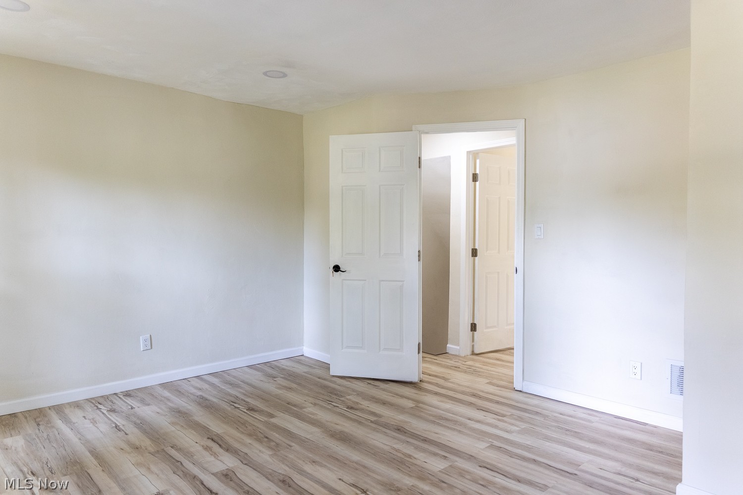1645 Larchmont Avenue NE Warren OH 44483