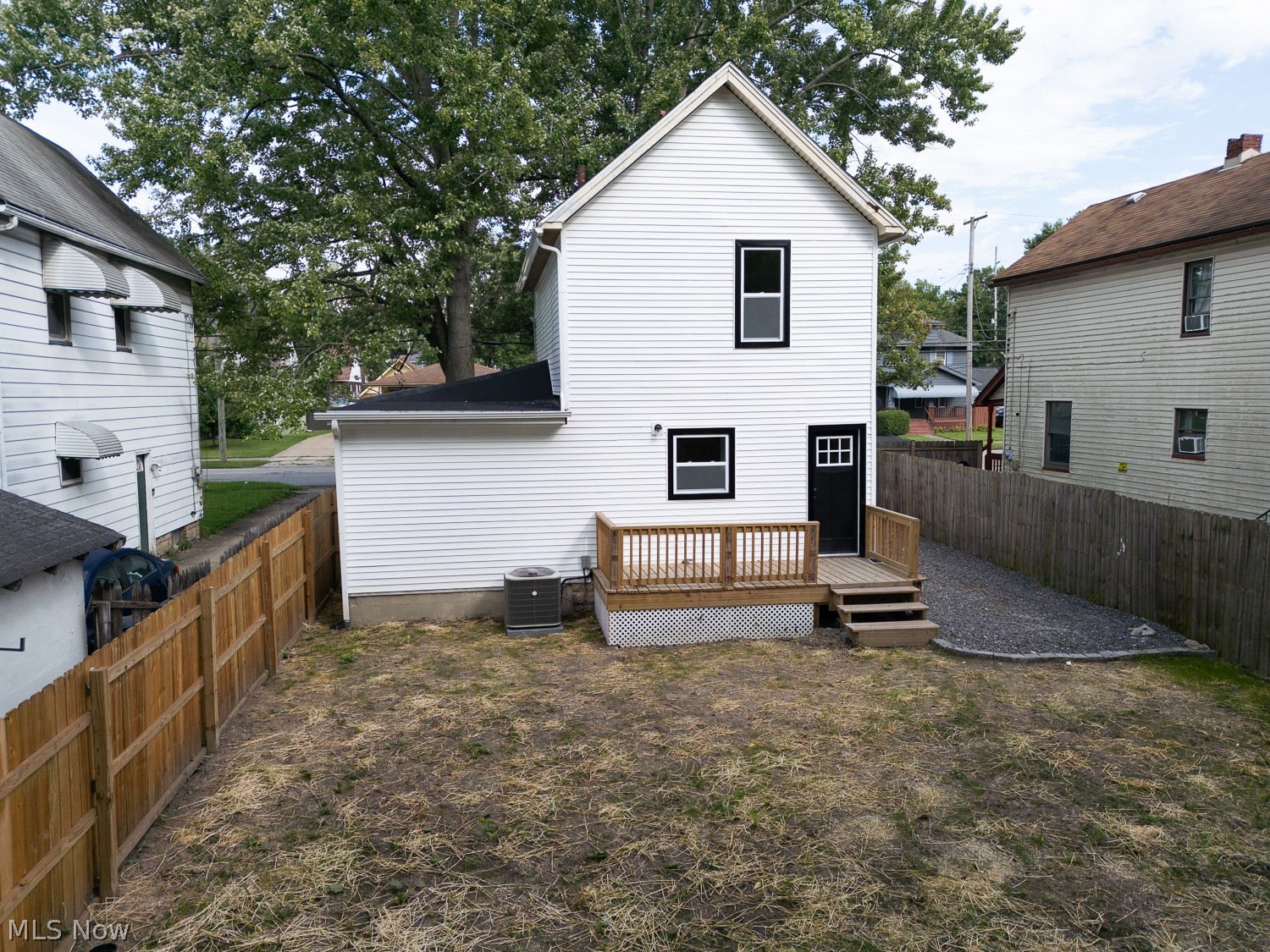 1645 Larchmont Avenue NE Warren OH 44483