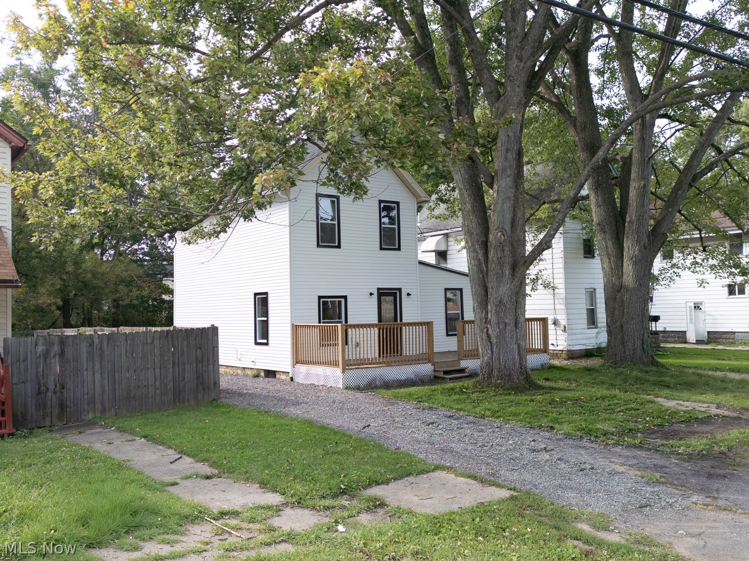 1645 Larchmont Avenue NE Warren OH 44483