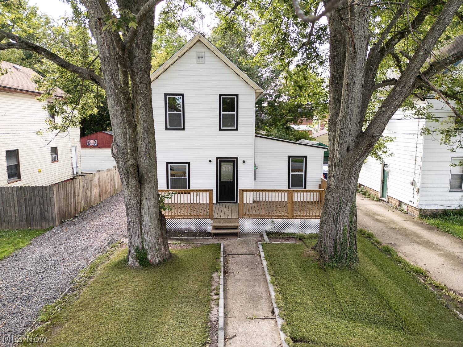 1645 Larchmont Avenue NE Warren OH 44483