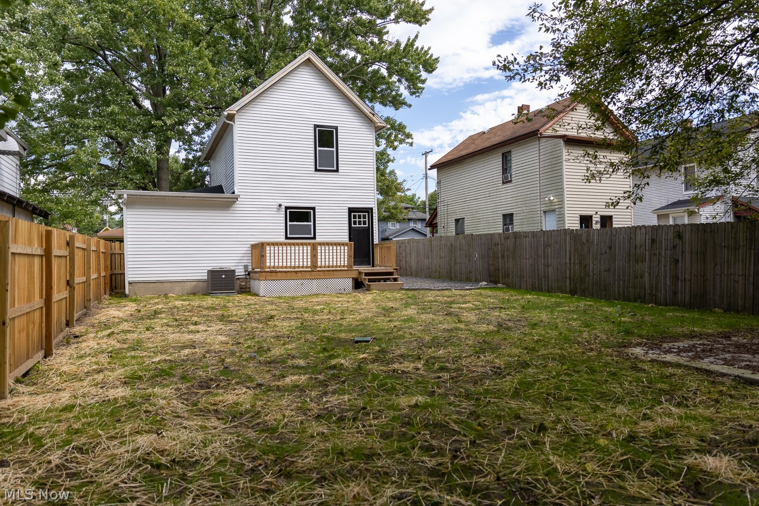 1645 Larchmont Avenue NE Warren OH 44483