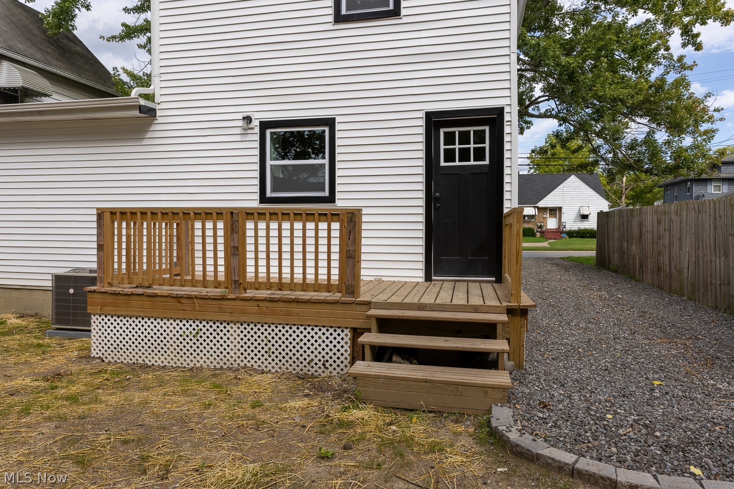 1645 Larchmont Avenue NE Warren OH 44483