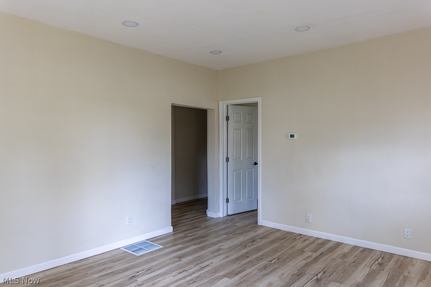 1645 Larchmont Avenue NE Warren OH 44483