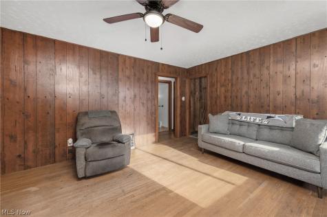 6077 Lake Avenue Elyria OH 44035