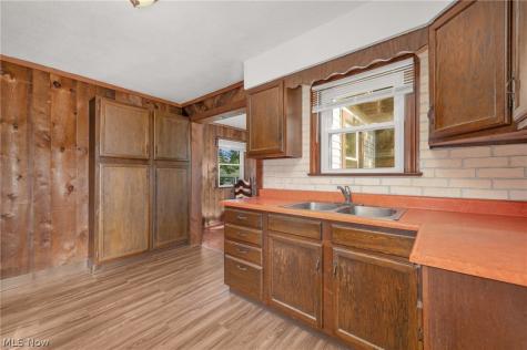 6077 Lake Avenue Elyria OH 44035