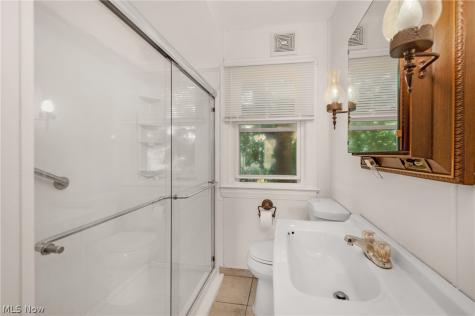 6077 Lake Avenue Elyria OH 44035